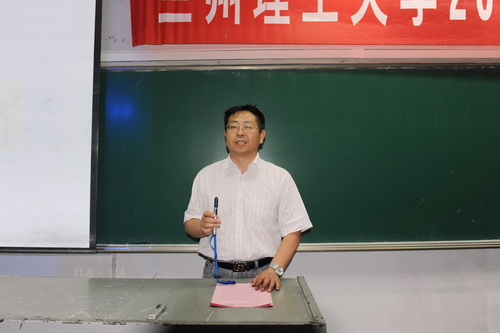 我校2013屆本科生畢業設計（論文） 校級答辯圓滿結束