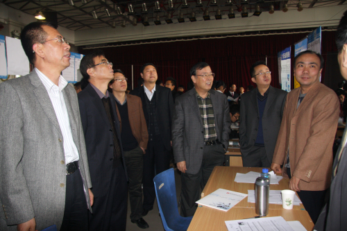 學校2013屆畢業生雙選會拉開帷幕