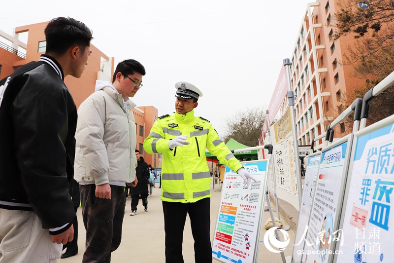 甘肅蘭州：國家憲法日 普法進高校