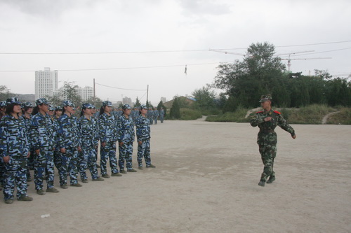 2013級新生軍訓(xùn)掠影之一