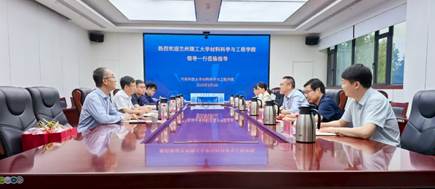 會議室里的人們AI 生成的內(nèi)容可能不正確。