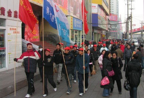 土木工程學院舉辦“志愿者日，潔凈家園”活動